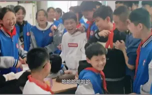 Tải video: 男孩上学因同名同姓走错班，2个月后才被老师发现，班主任:我把你留下了