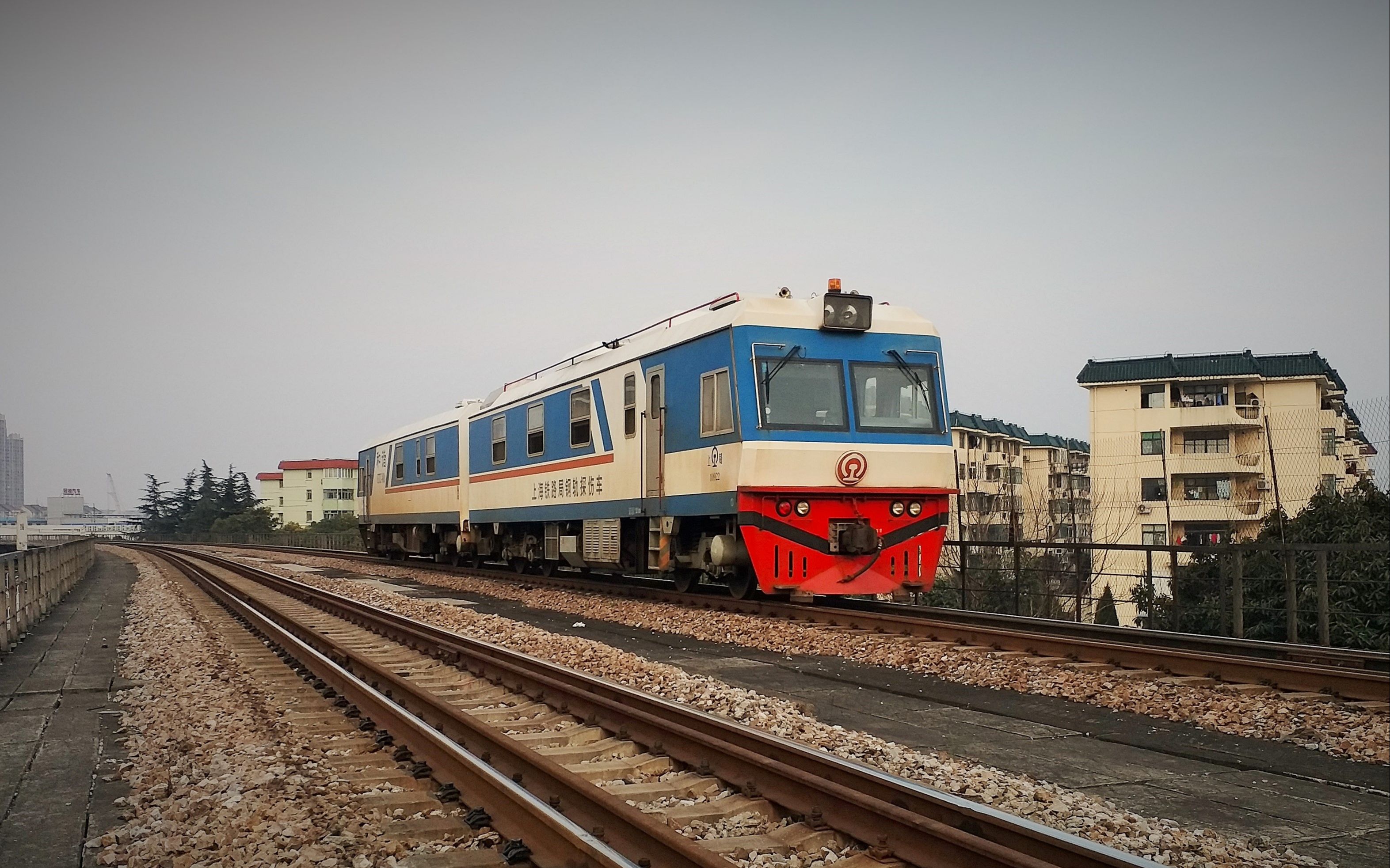 gtc 80钢轨探伤车通过南何线金港巷大桥