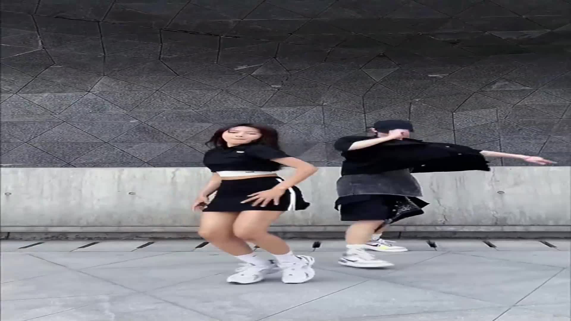 在我视频里不允许弟弟露腹肌的!@小阳同学 #ikon