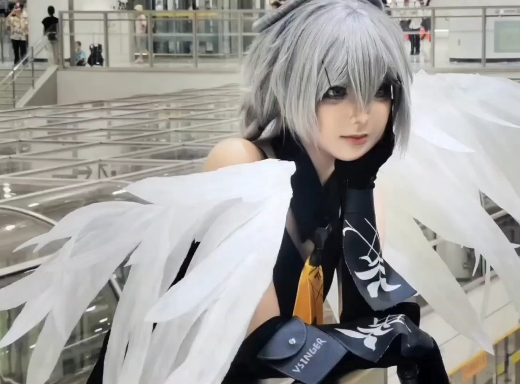 天使降临∞//在深圳之眼拍的洛天依夜航星!