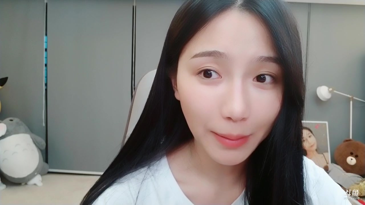 小深深儿2019-06-0578素颜聊聊天