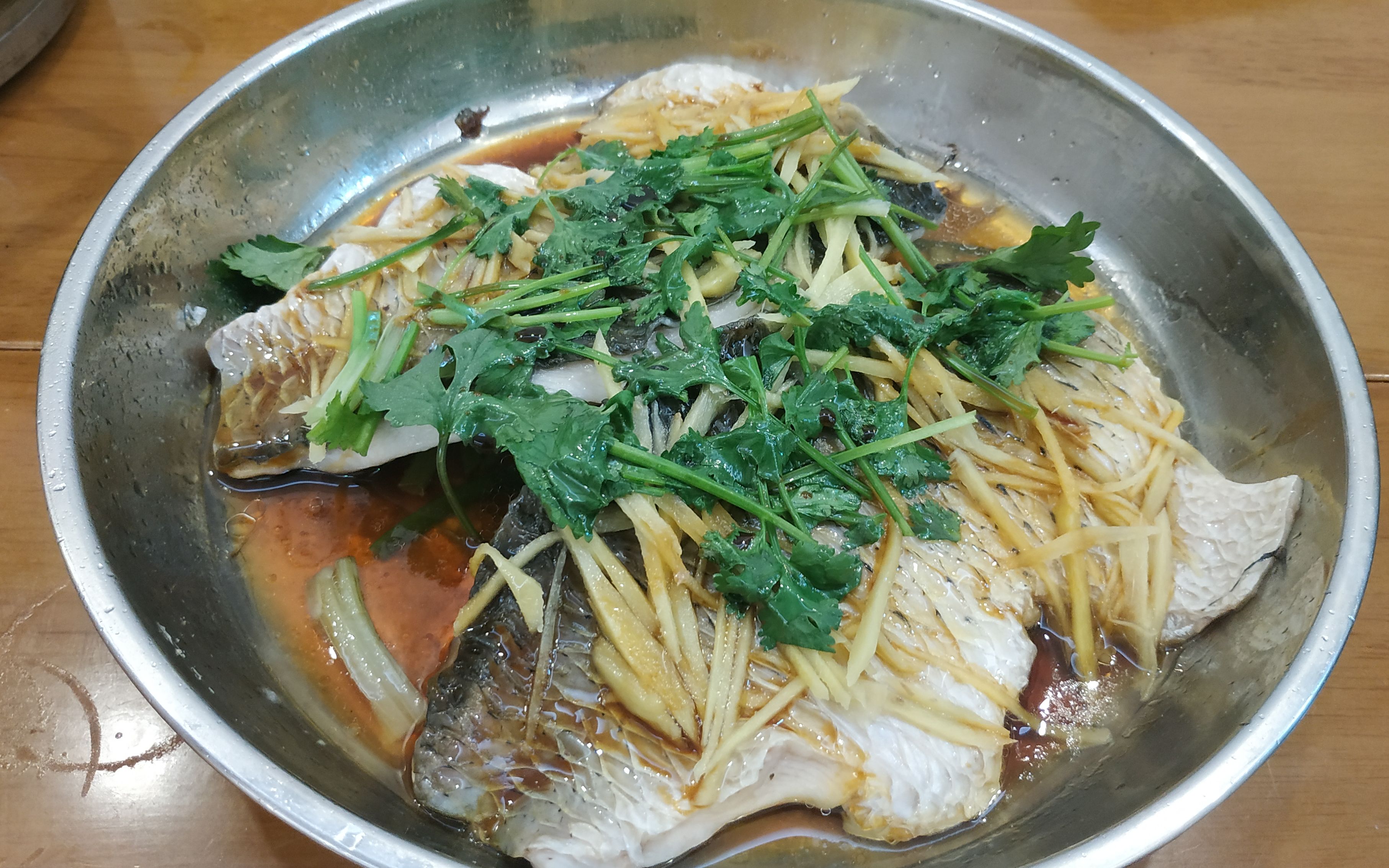 一鱼两味 清蒸鱼腩 鱼头酸菜汤 健康美味 适合小朋友的菜