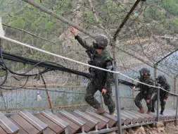 Скачать видео: 朝鲜一名下士投诚韩国！