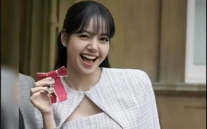 lisa空气刘海造型