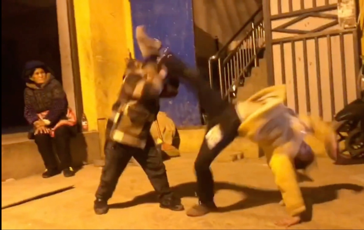 原创作品 ，两兄妹为了一包辣条，而战切磋武艺 ，动作行云流水