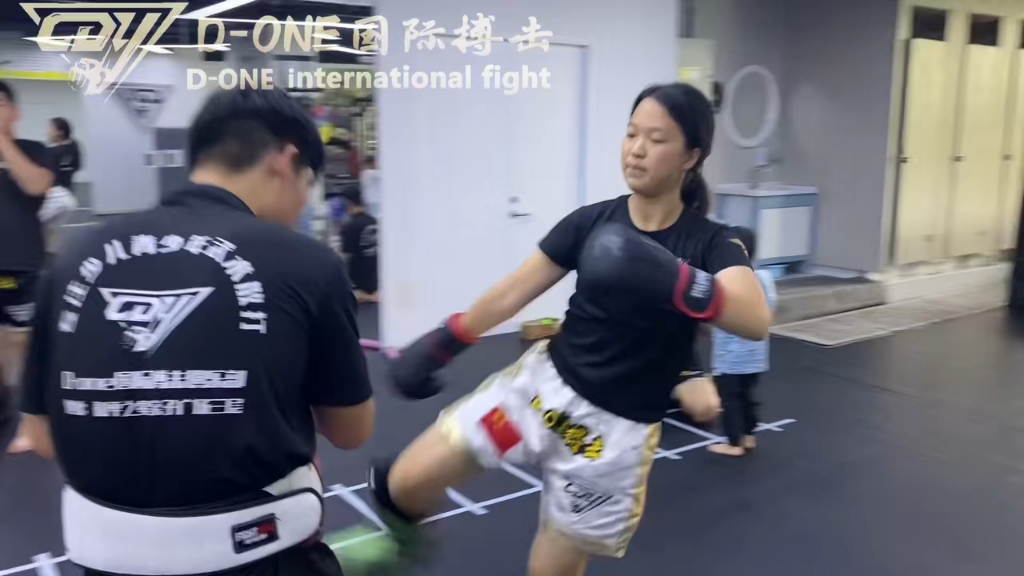d-one国际搏击俱乐部 散打项目女子防身术