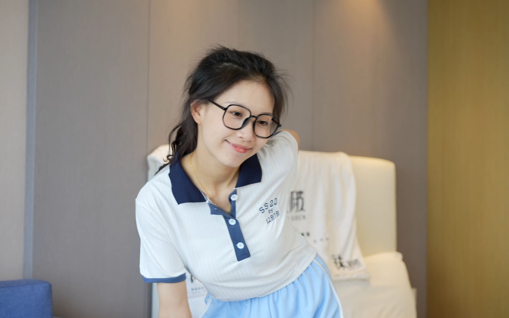 【袜啵啵294】阳光开朗的芝士小姐姐运动服连拍