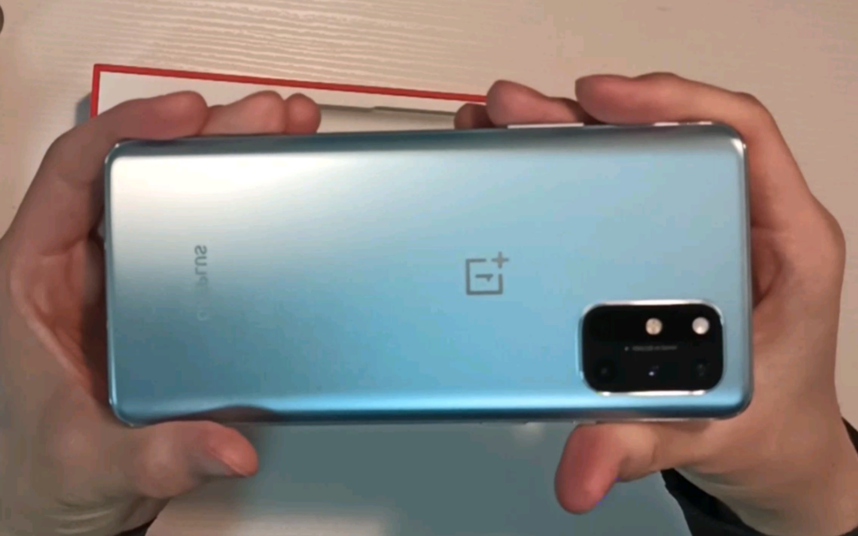 帅小伙儿终于等到一加8t大降价一加8t银色开箱