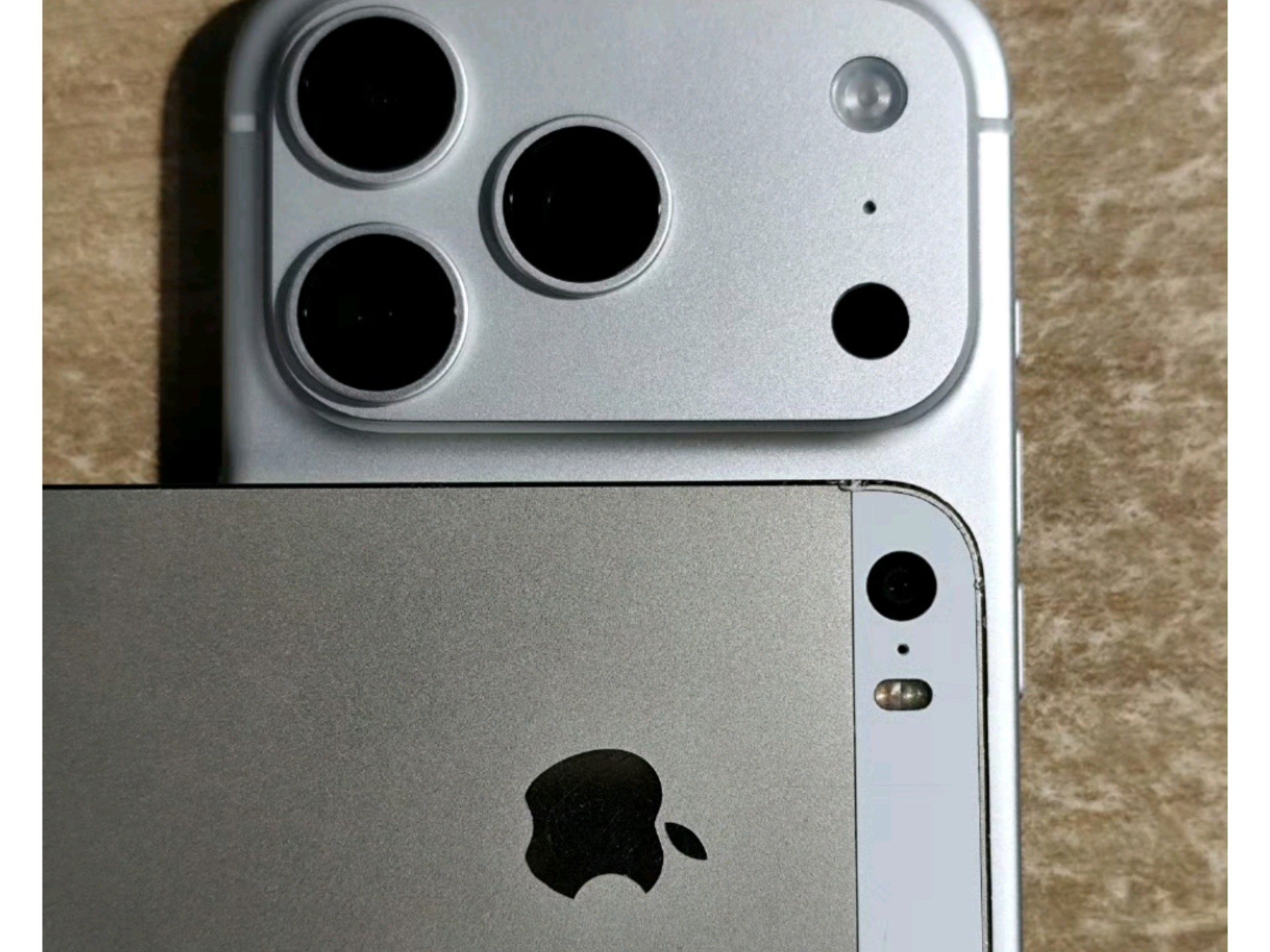 你可能想象不到今天的iPhone的雷达甚至还比当年的iPhone 5s的相机镜头还大