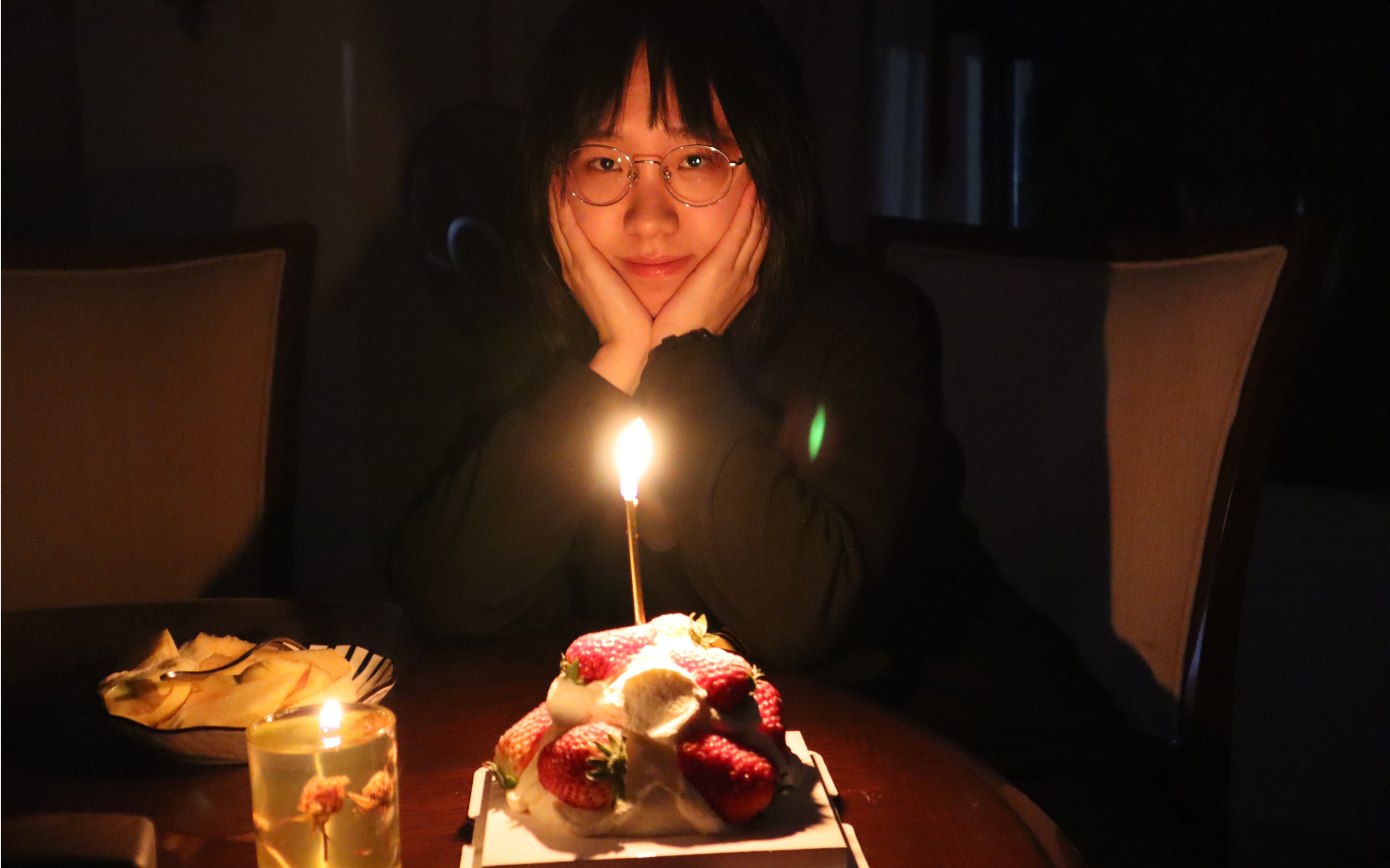 怎么会有人过18岁生日要吃三个蛋糕(这是第三个)