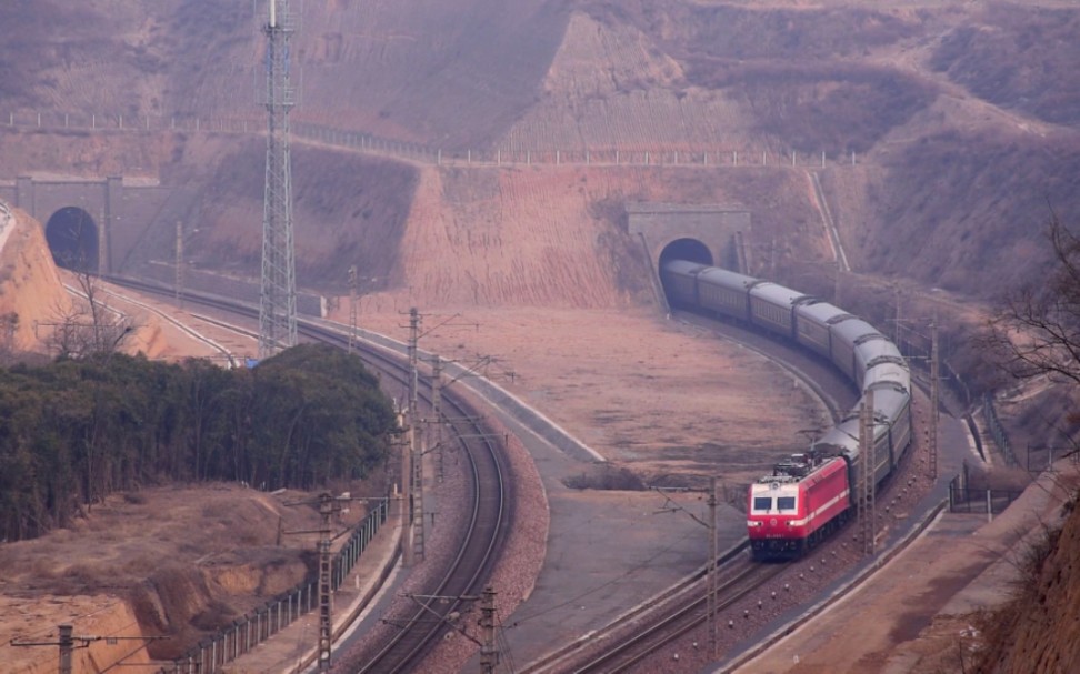 蘭局蘭段ss7e-0001牽引客車k131次(深圳東→蘭州)通過隴海線634km龍尾