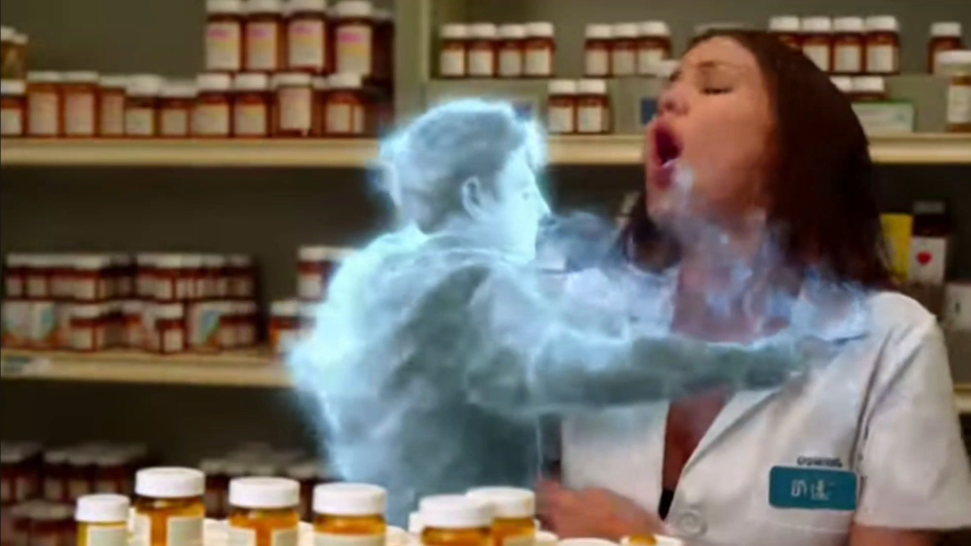 被老男人附身的药店美女