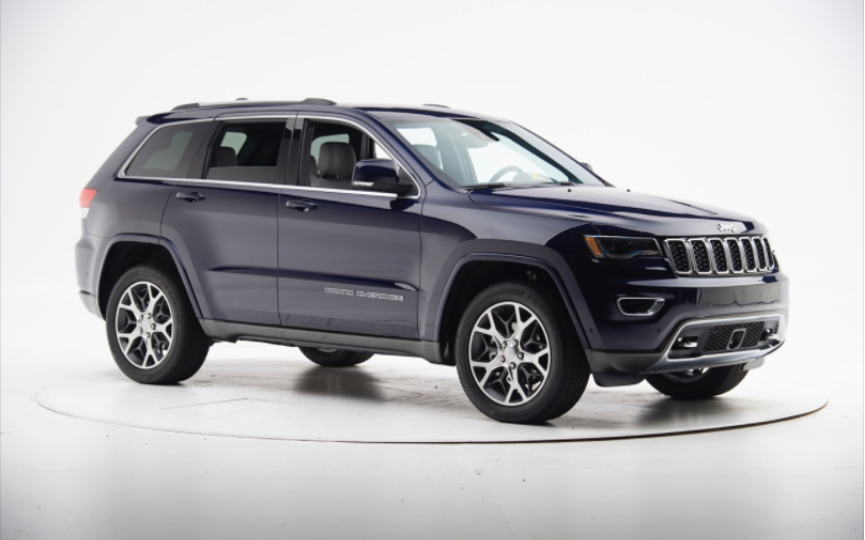 2018 吉普 大切诺基 正面25%小重叠偏置碰撞测试(副驾驶侧) iihs(多视