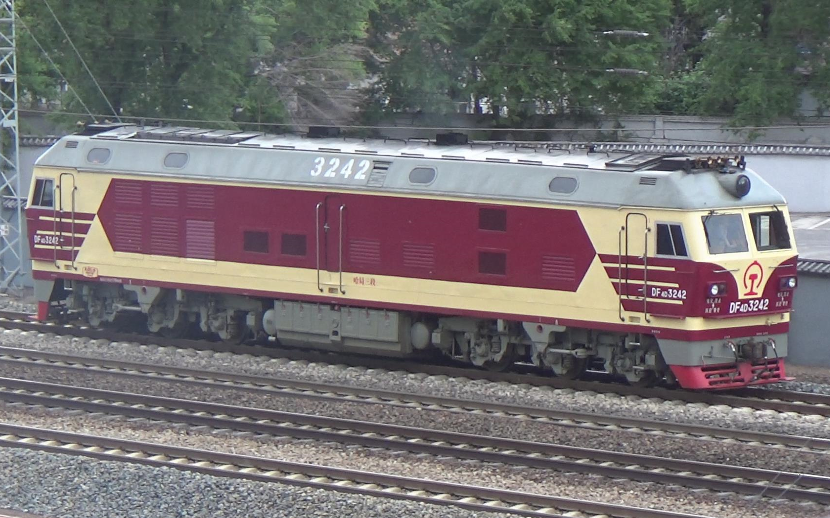 【救援】哈局三段df4dz 3242平齐线齐南场机外停车 2019.05.