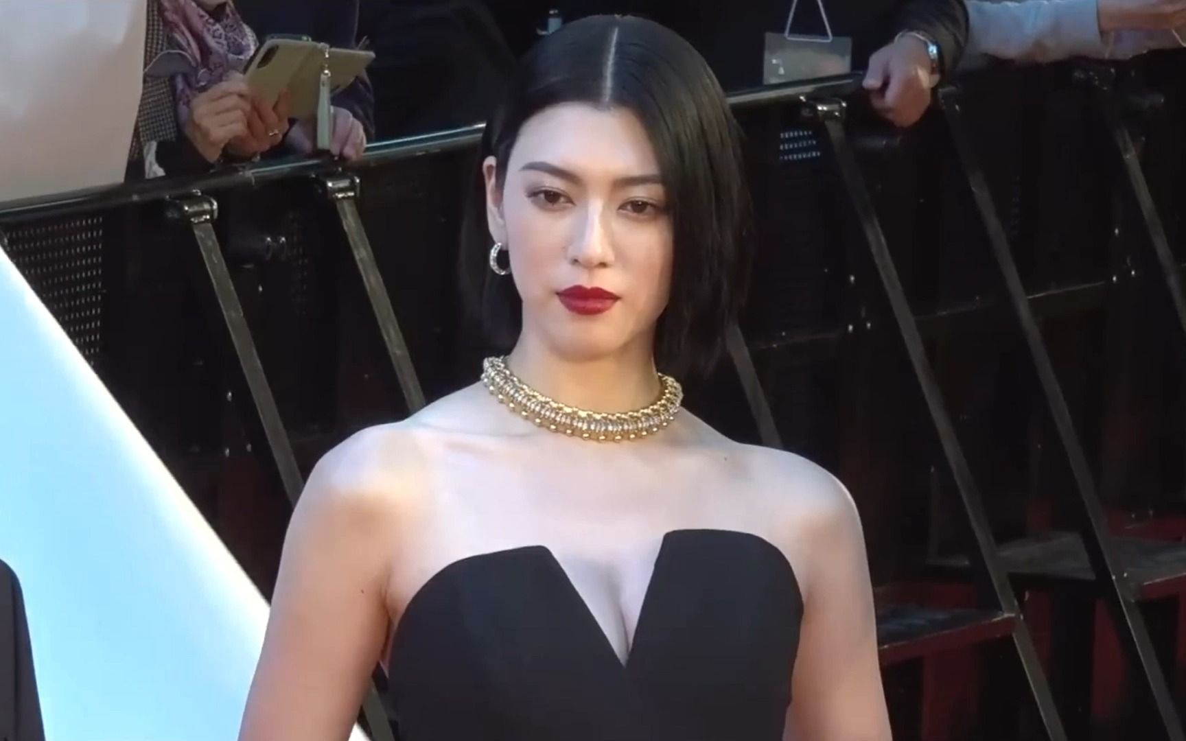 2023最新東京時裝秀性感甜美三吉彩花 美女模特小姐姐走秀