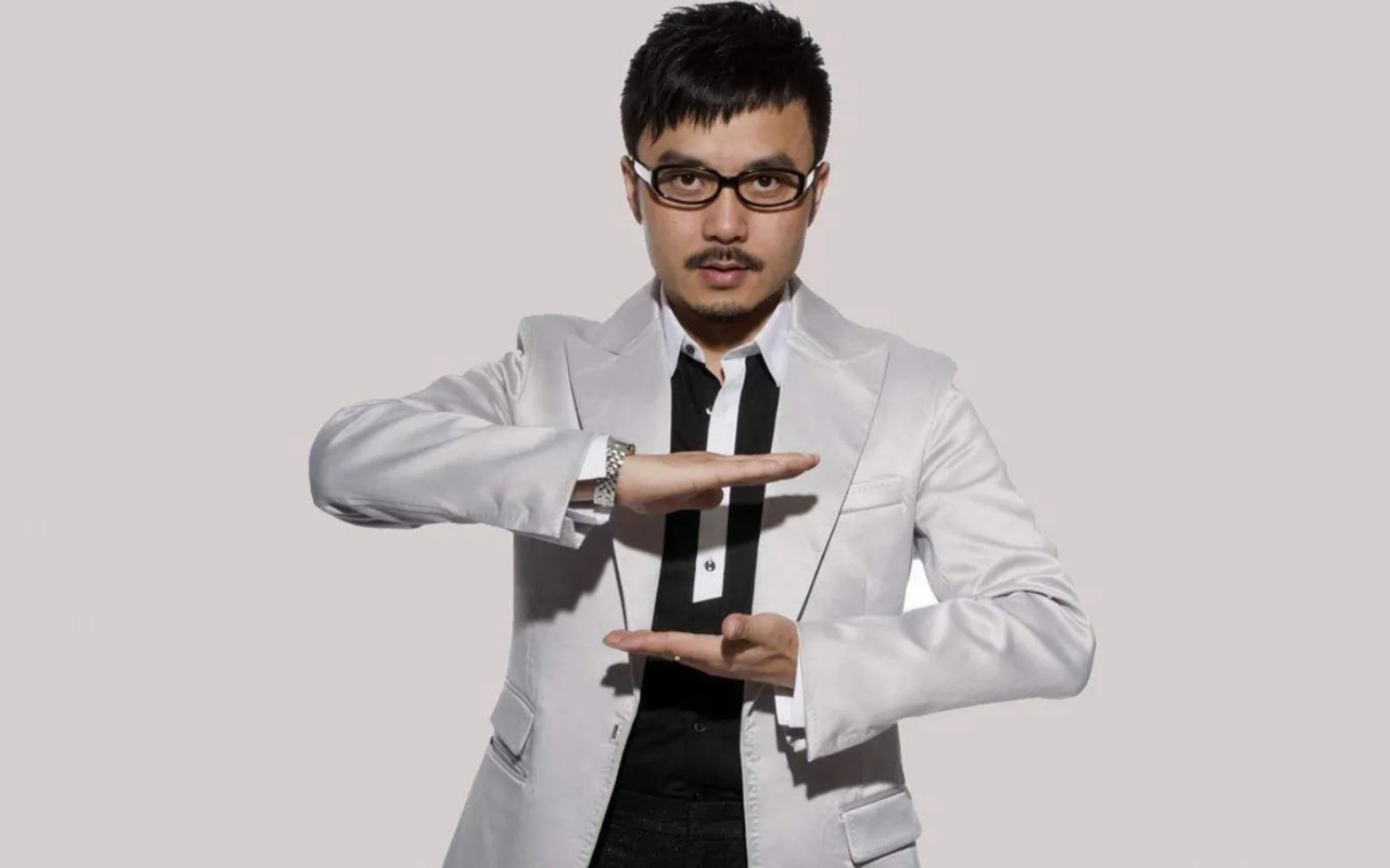 从"芒果台一哥"走到"全网群嘲",汪涵到底做错了什么?