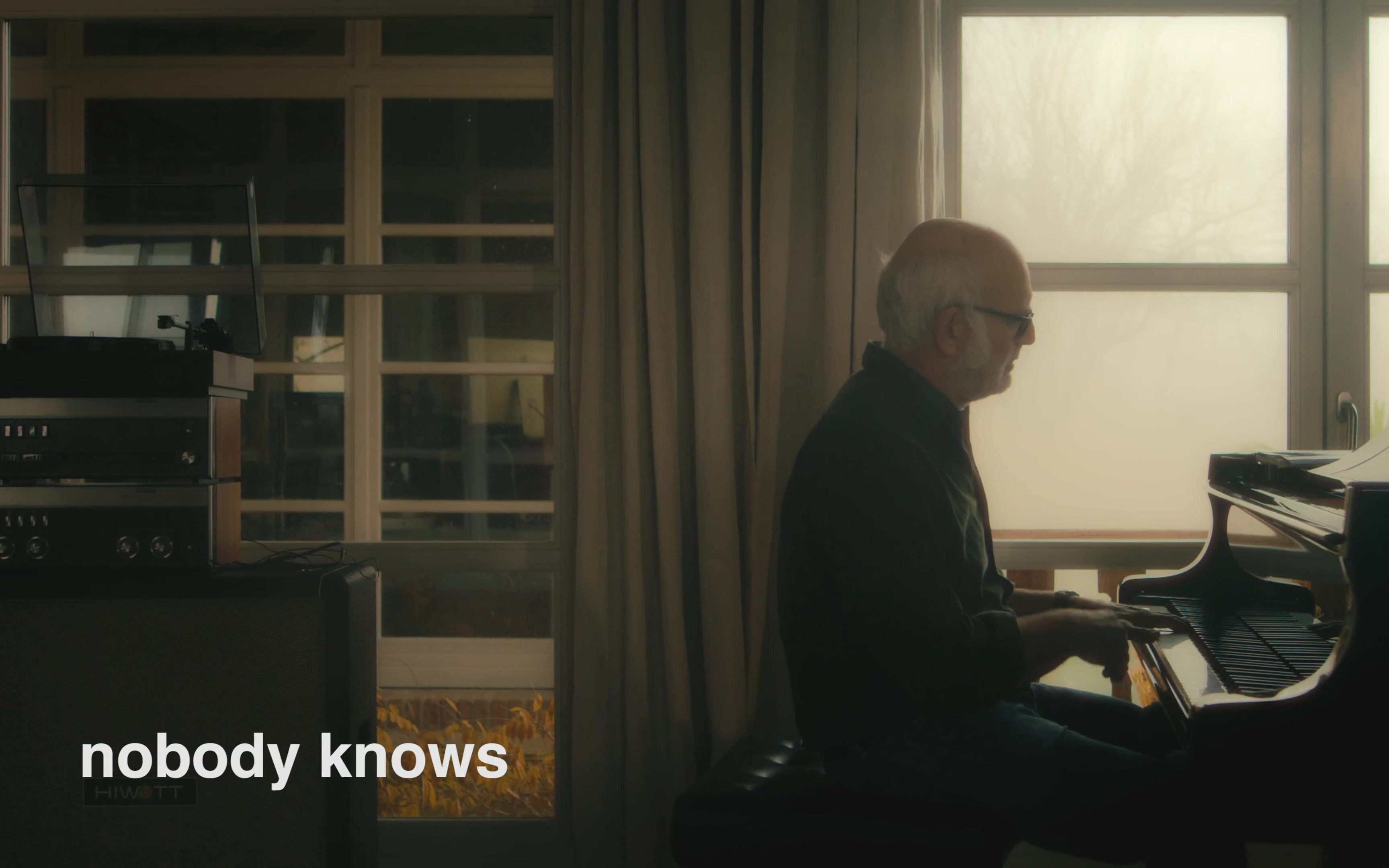 [图]Ludovico Einaudi - Nobody Knows (Performance Video)