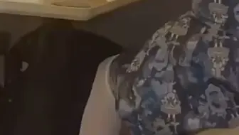吃着碗里的，看着锅里的