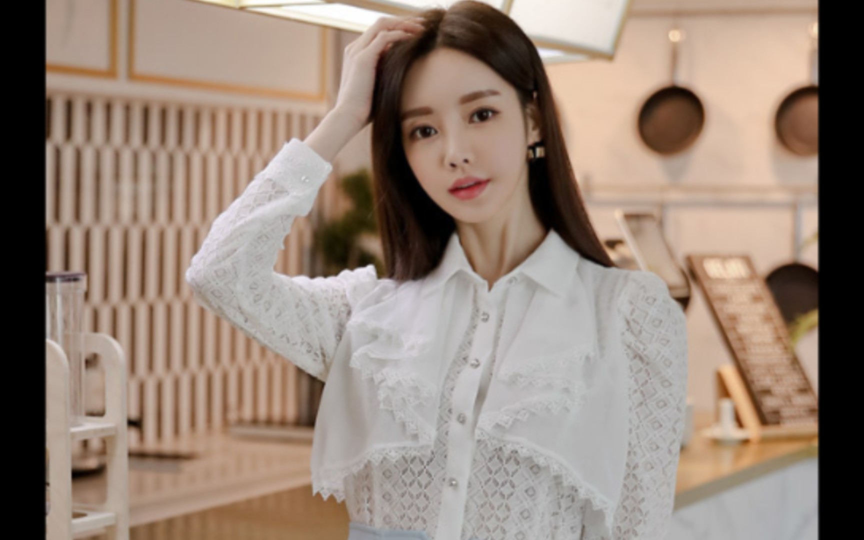孙允珠:清纯可爱百皱短裙,白嫩美腿修长性感