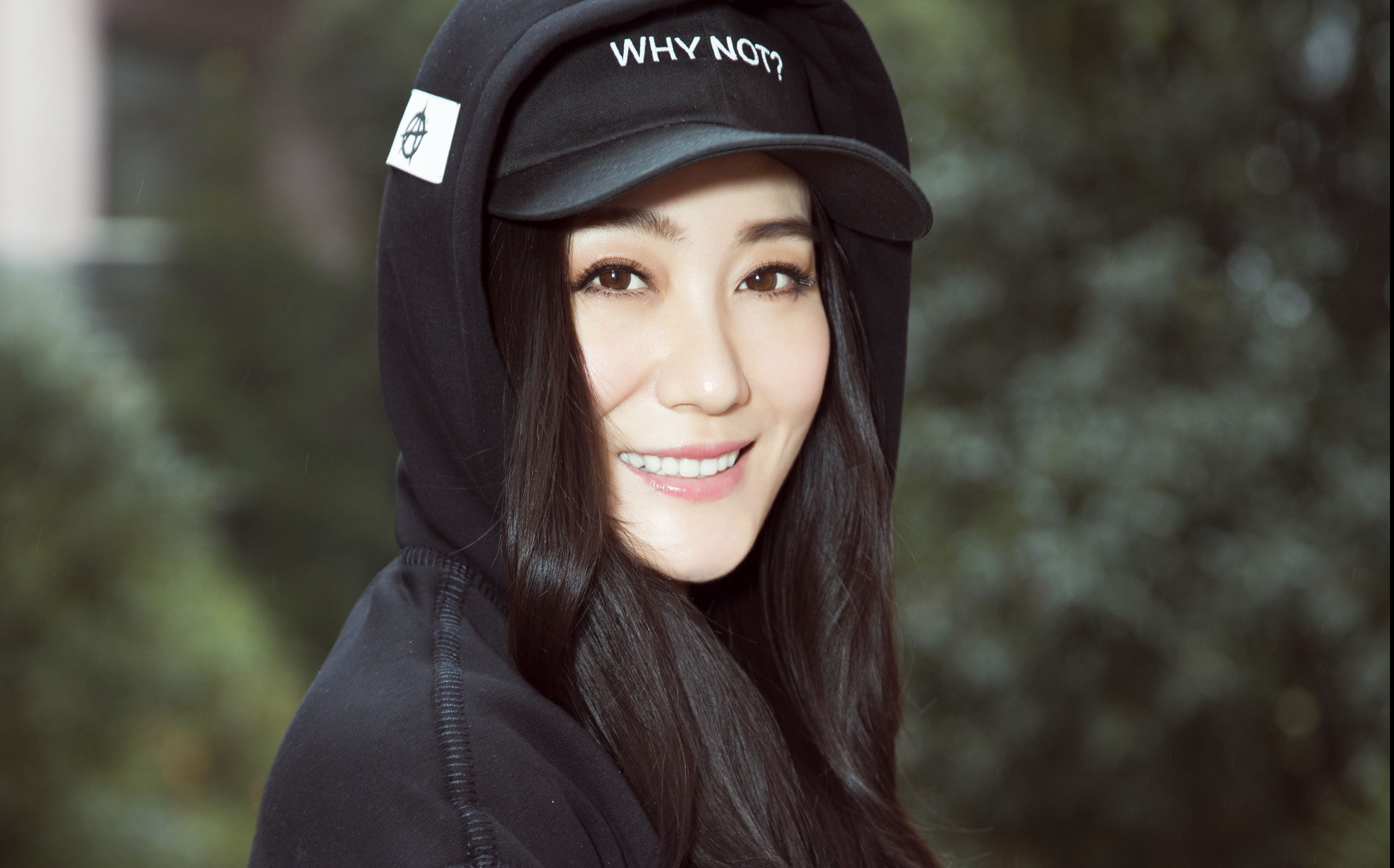 谭晶谭哈哈祝大家新年快乐嘻嘻