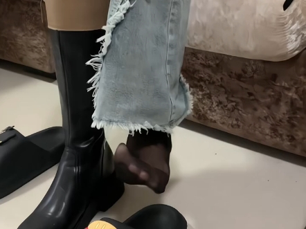 测评下靴子臭不臭jio