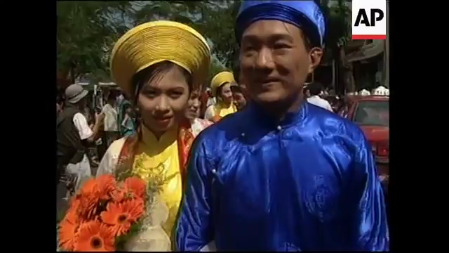 [图]越南胡志明市集体婚礼（2000）