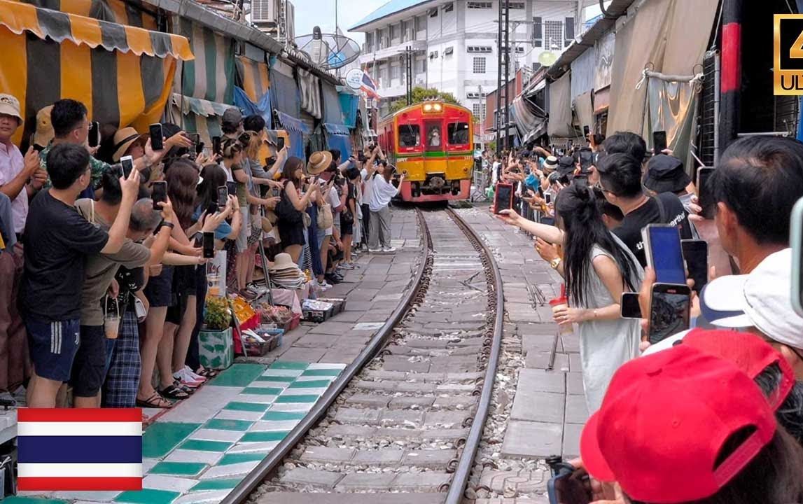 泰国美功铁道体验全世界最危险的铁道,火车穿梭传统市场的神奇景观哔哩哔哩bilibili