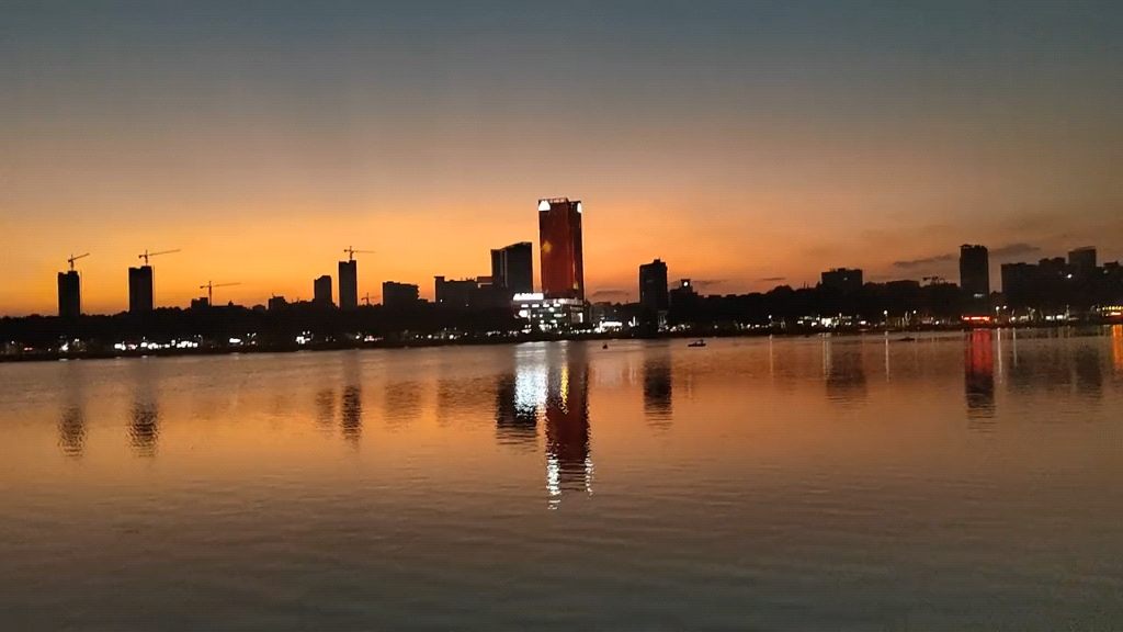 江西九江的甘棠湖日落