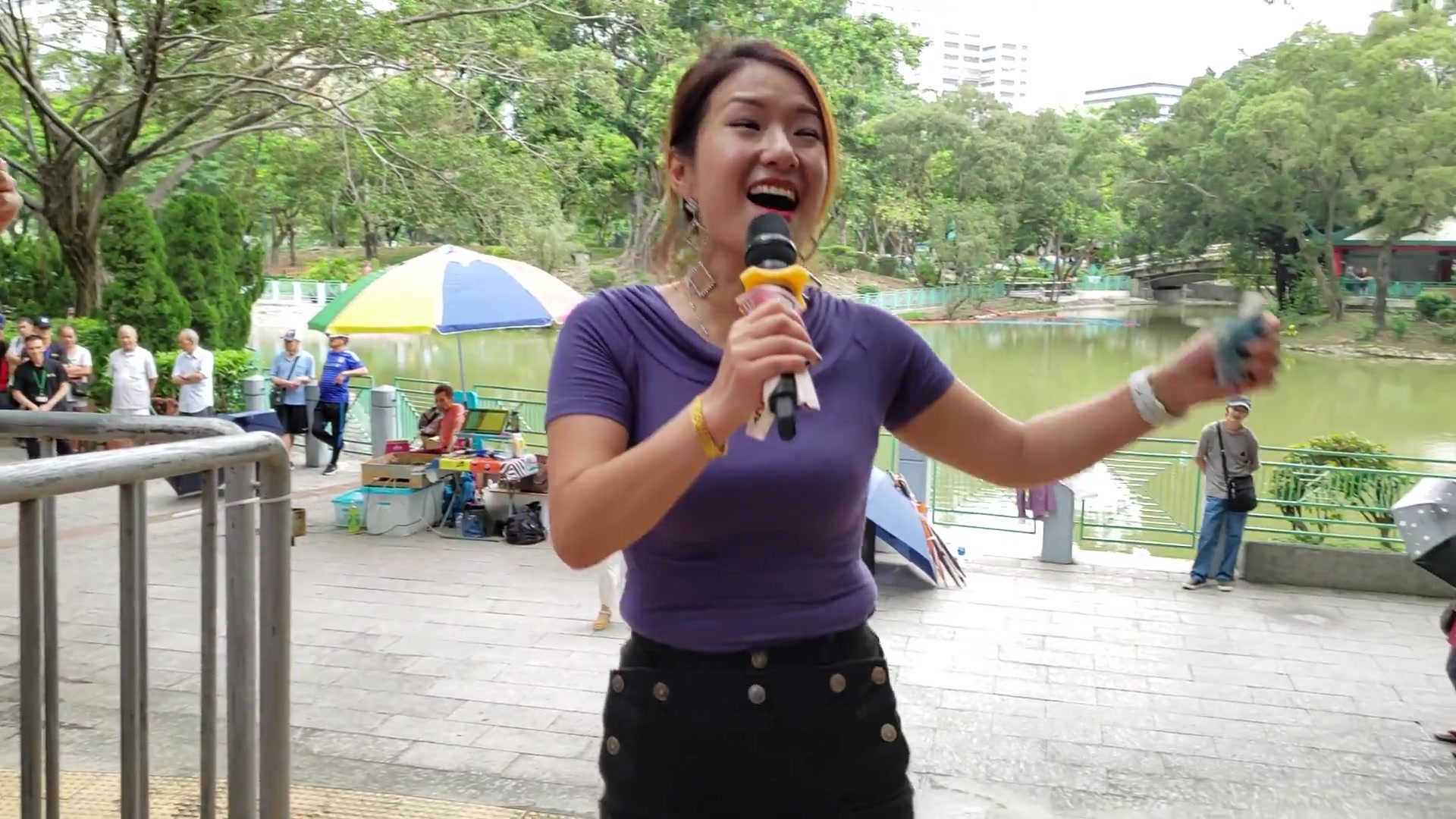 [图]美女妙妙演唱怀旧歌曲《下定决心爱上你》