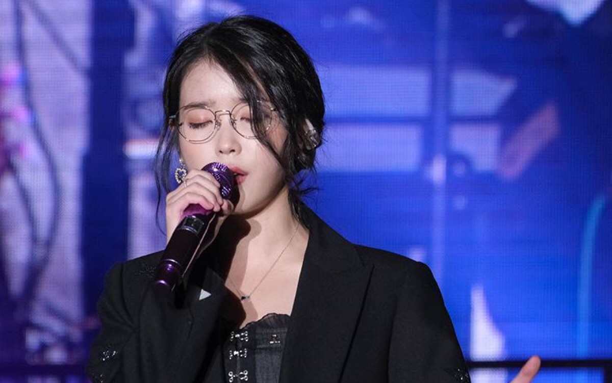 【181208 iu香港演唱会】《眼镜》《zeze》完整版  iu戴眼镜的造型好