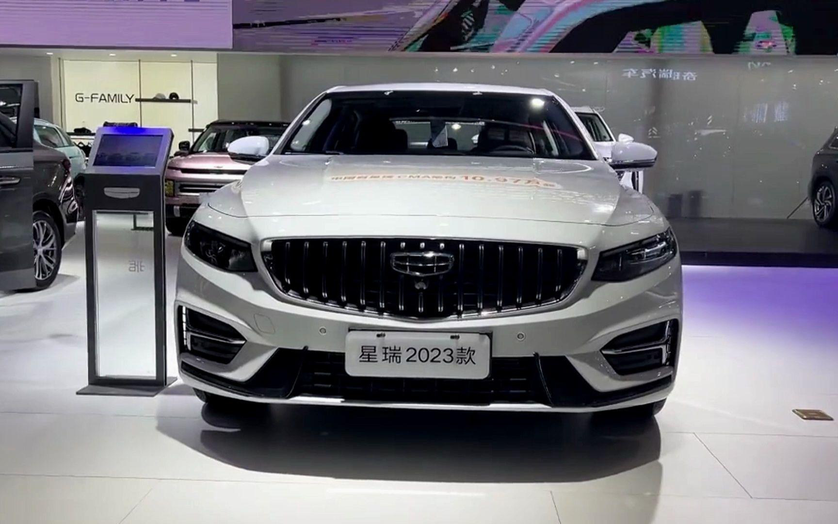 吉利星瑞太卷了!搭载2.0t四缸,轴距还越级,家用就看这款