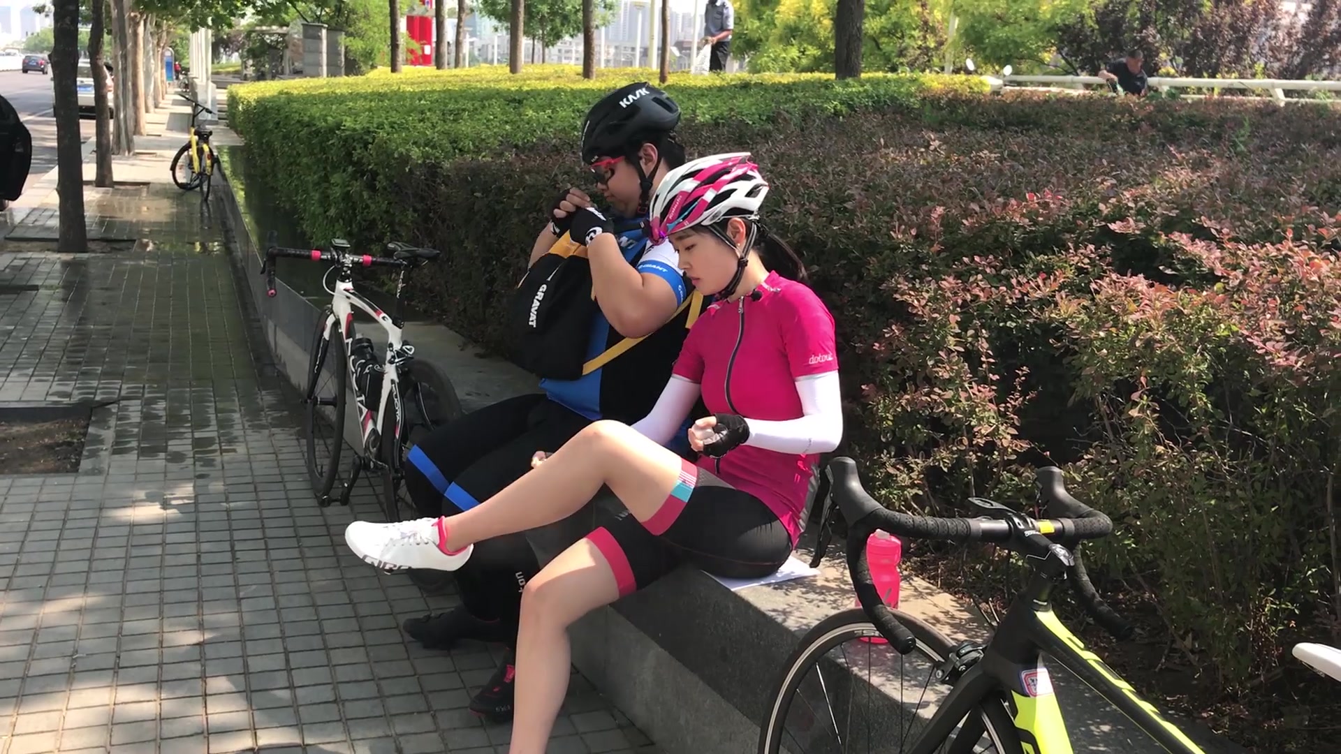 直男福利:夏天和女生一起骑车的正确姿势