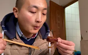 Tải video: 大冬今天做糖醋排骨，在用汤汁烧块冻豆腐，太入味了，过瘾