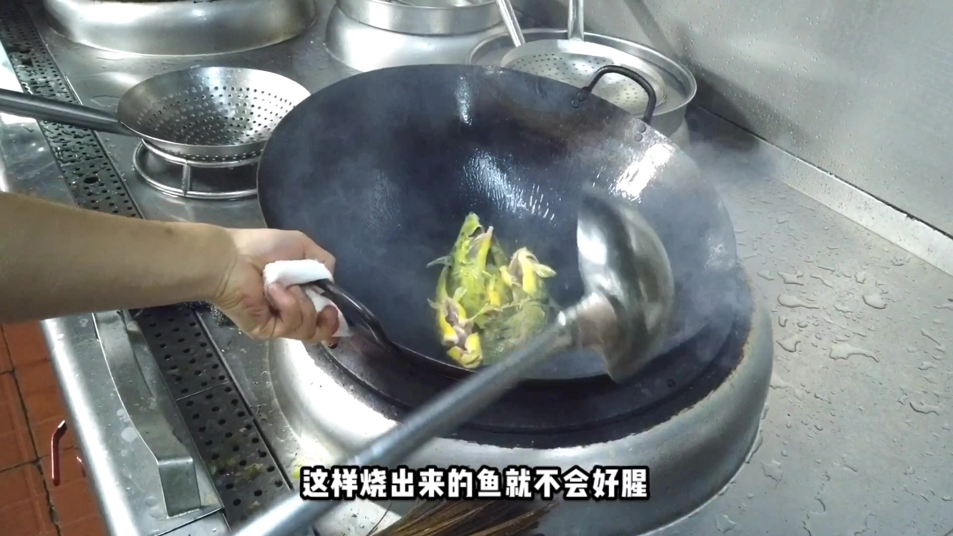 大厨教你“黄骨鱼烧豆腐”正确做法,汤浓味鲜有食欲 非常下饭哔哩哔哩bilibili