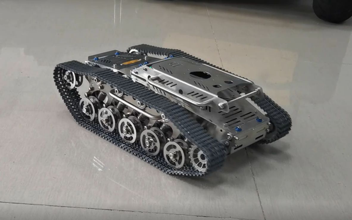 【巨匠精品】粗齿锯履带攀爬坦克