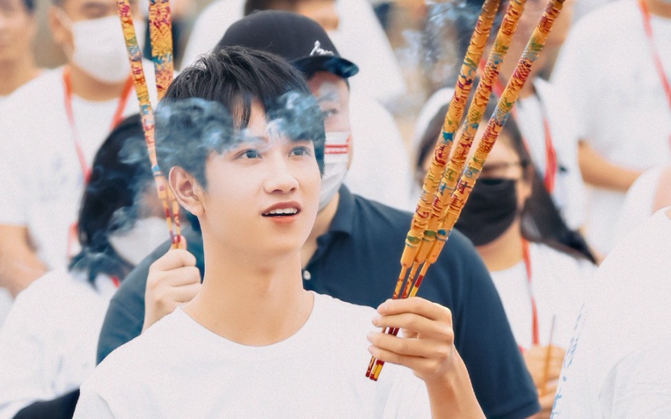 【敖子逸新剧开机《追着彩红的我们》】_哔哩哔哩_bilibili