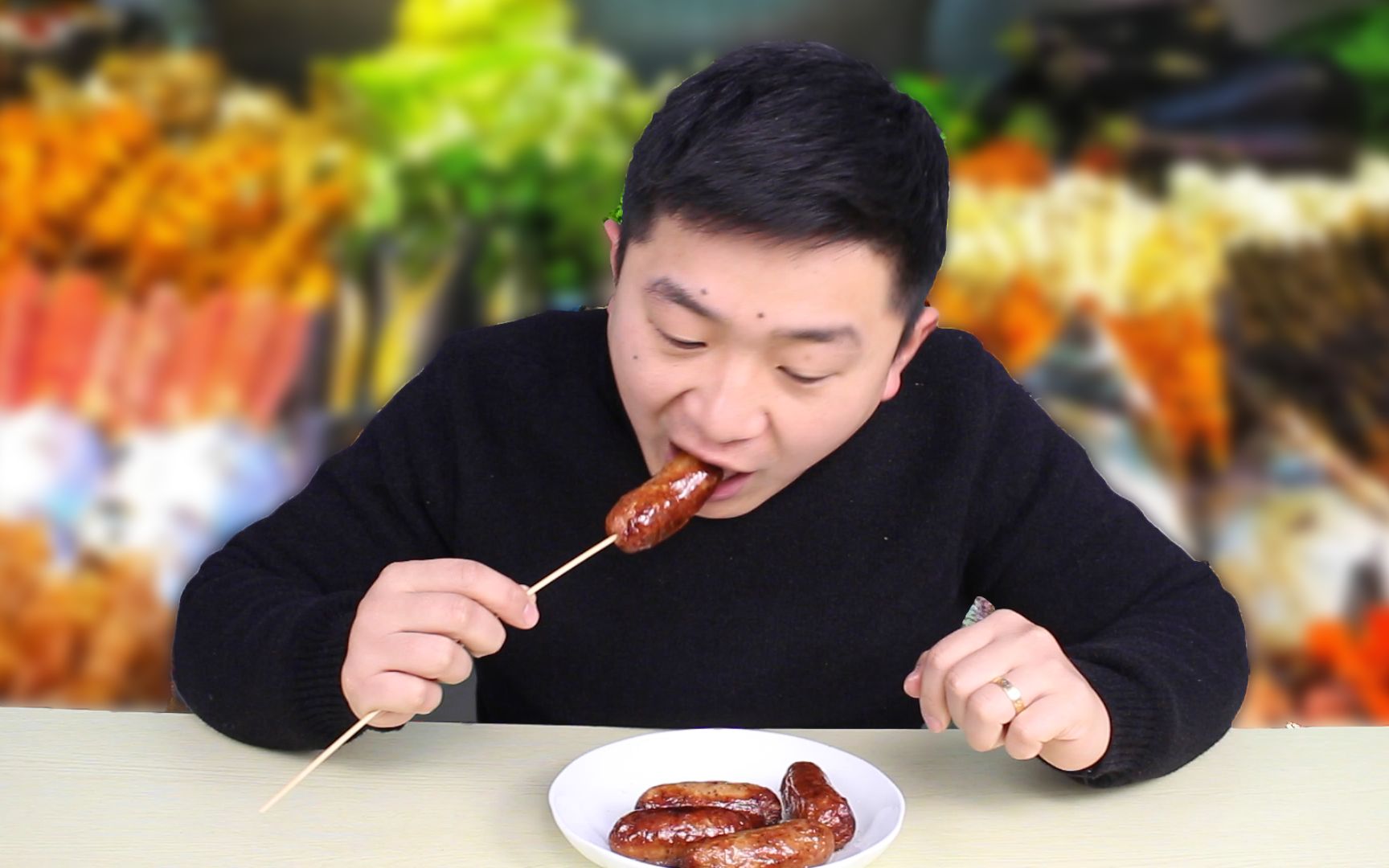 一天都吃烤肠是什么体验?小伙试过后大呼满足
