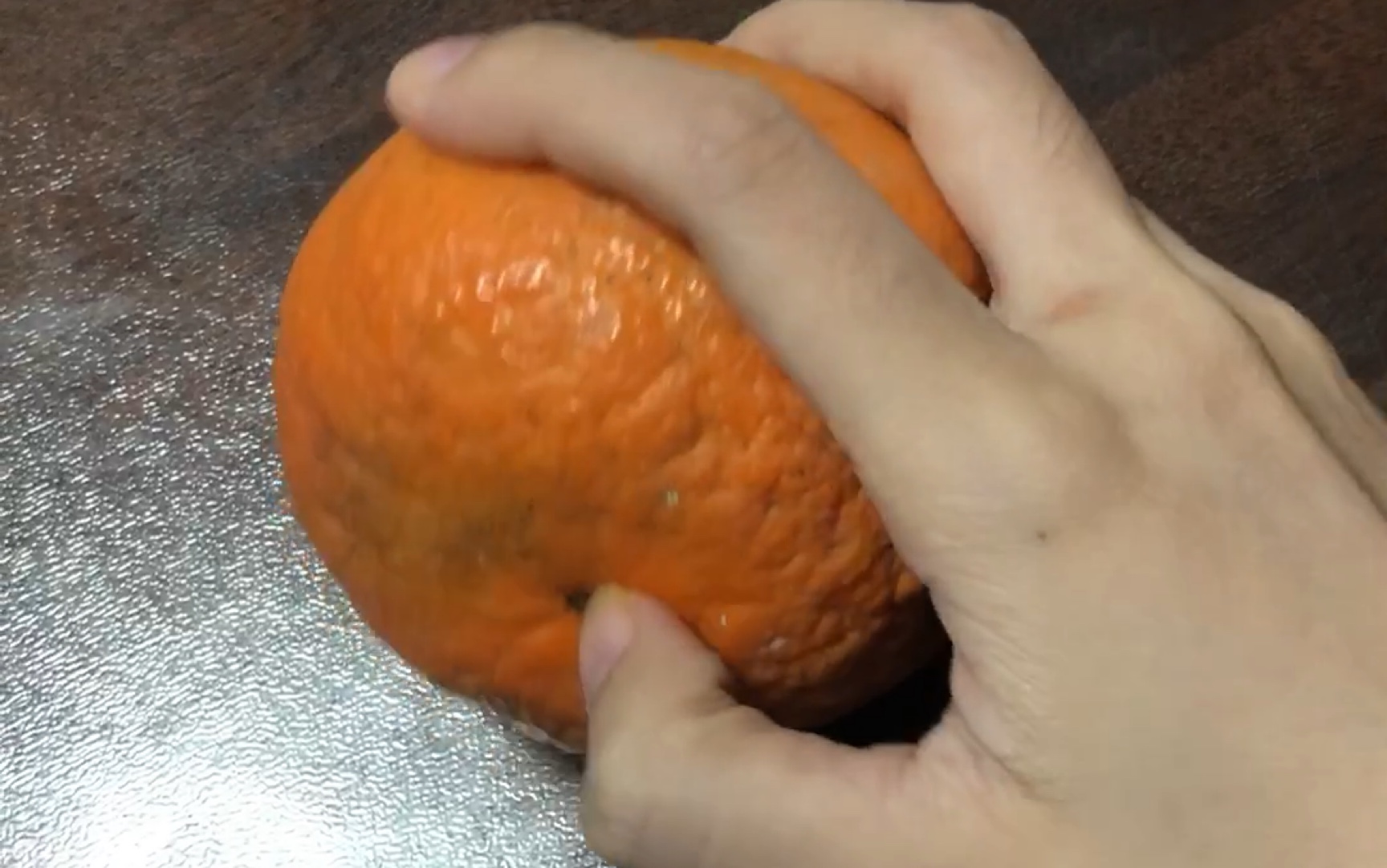 个人日常01:来给大家表演一个单手剥橘子!