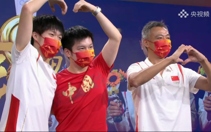 【东奥】不信你不笑!中国男乒东京比心终极放送