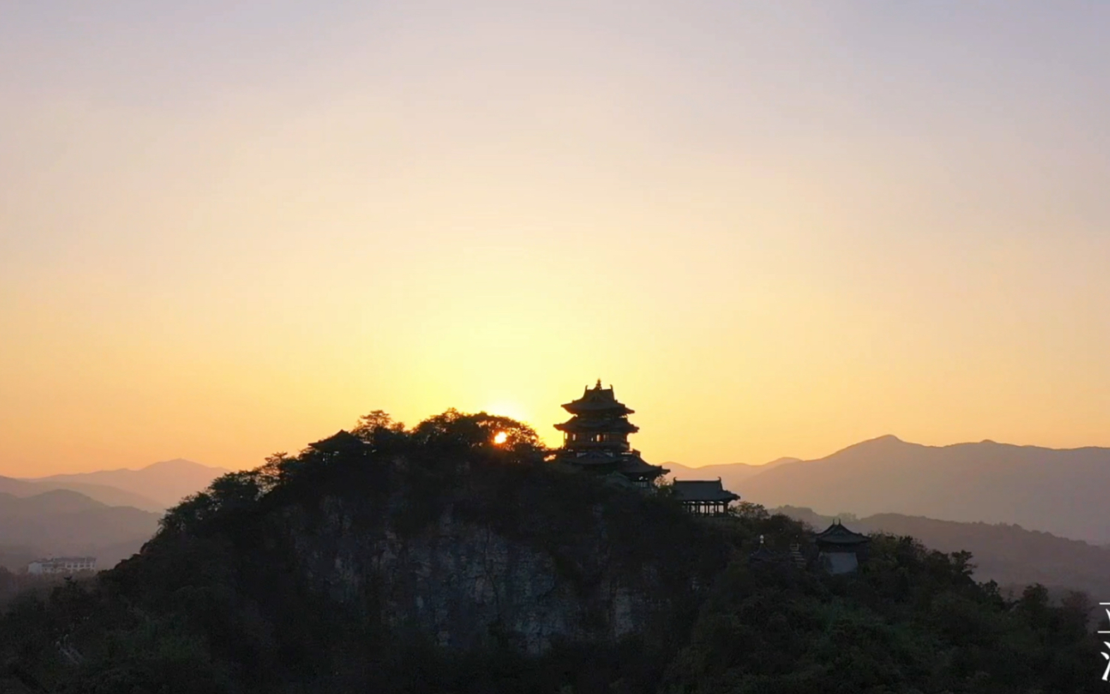 [图]今日立冬白居易有诗：十月江南天气好，可怜冬景似春华。# 阳羡溪山