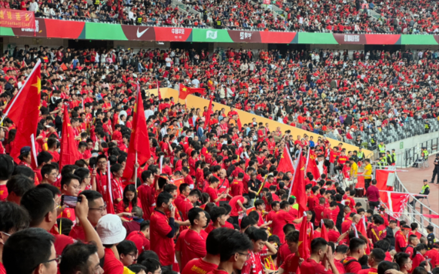 中国 vs 韩国,2026 世界杯预选赛,在龙之队球迷区感受一下现场氛围