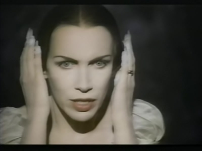 [图]Annie Lennox - Love song for a vampire(画质重制版)