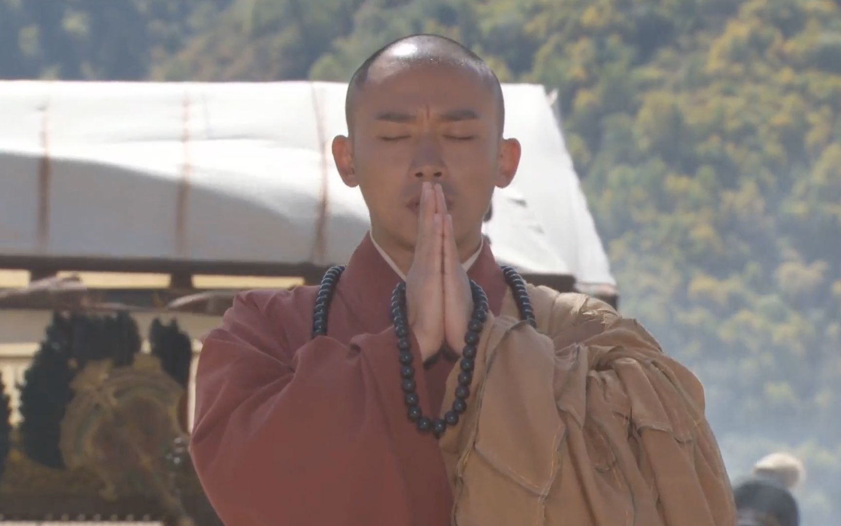 各版本唐僧登坛祈雨,张纪中版把金箍棒当烟花放,老版永远的经典