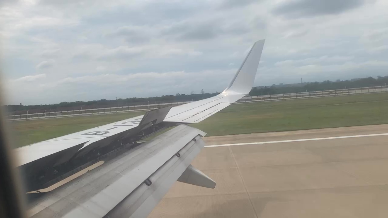 mf8901降落武汉天河国际机场