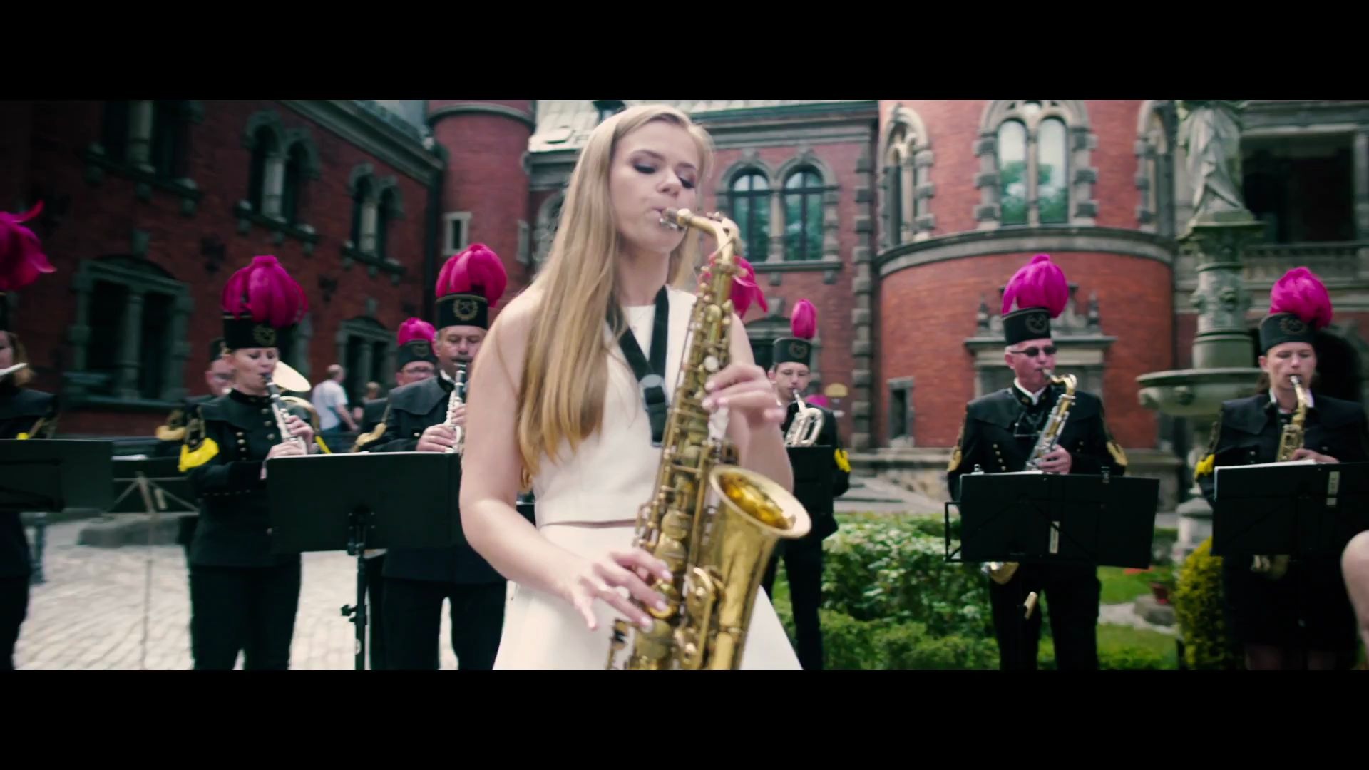  油管搬运>喋喋不休的萨克斯-benny hill