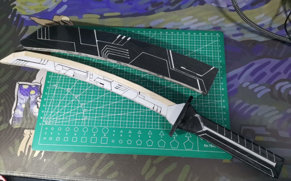 手工雪糕棒硬纸板制作赛博朋克风格原创武士刀模型
