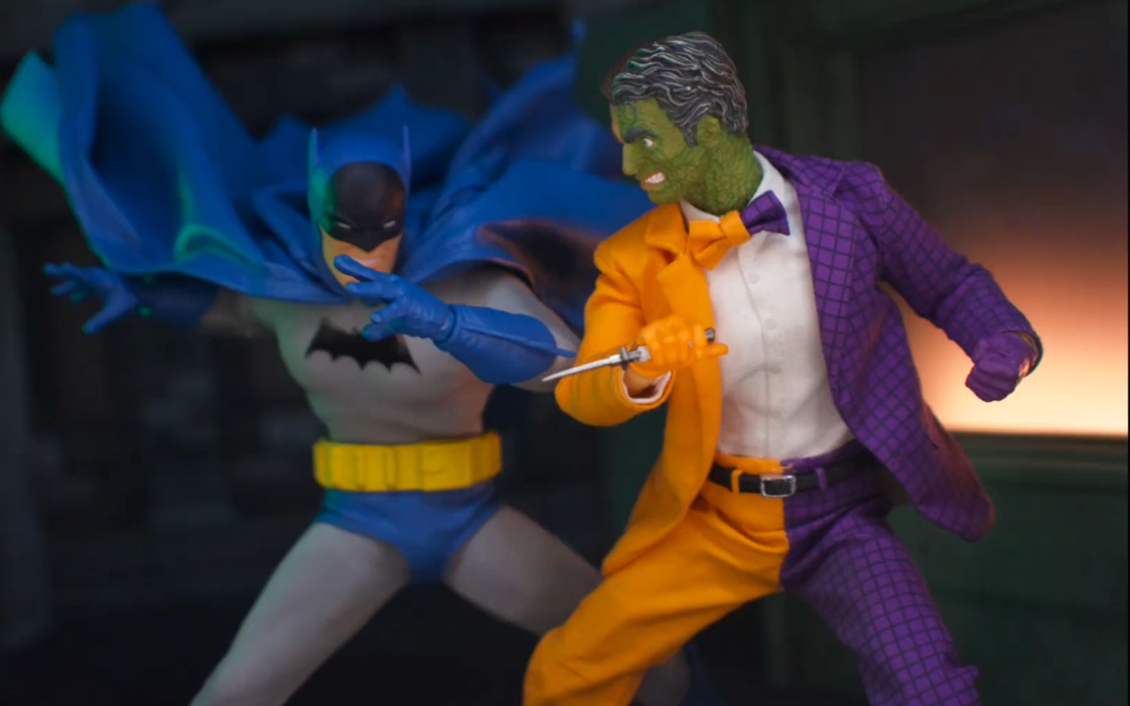 [图]【Mezco】金标~蝙蝠侠and双面人 老爷VS哈维登特~Batman & Two Face~蚂蚁 1/12可动布衣人偶