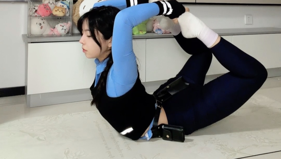 人似一张弓！看看这位兔子警官都需要做哪些运动练习
