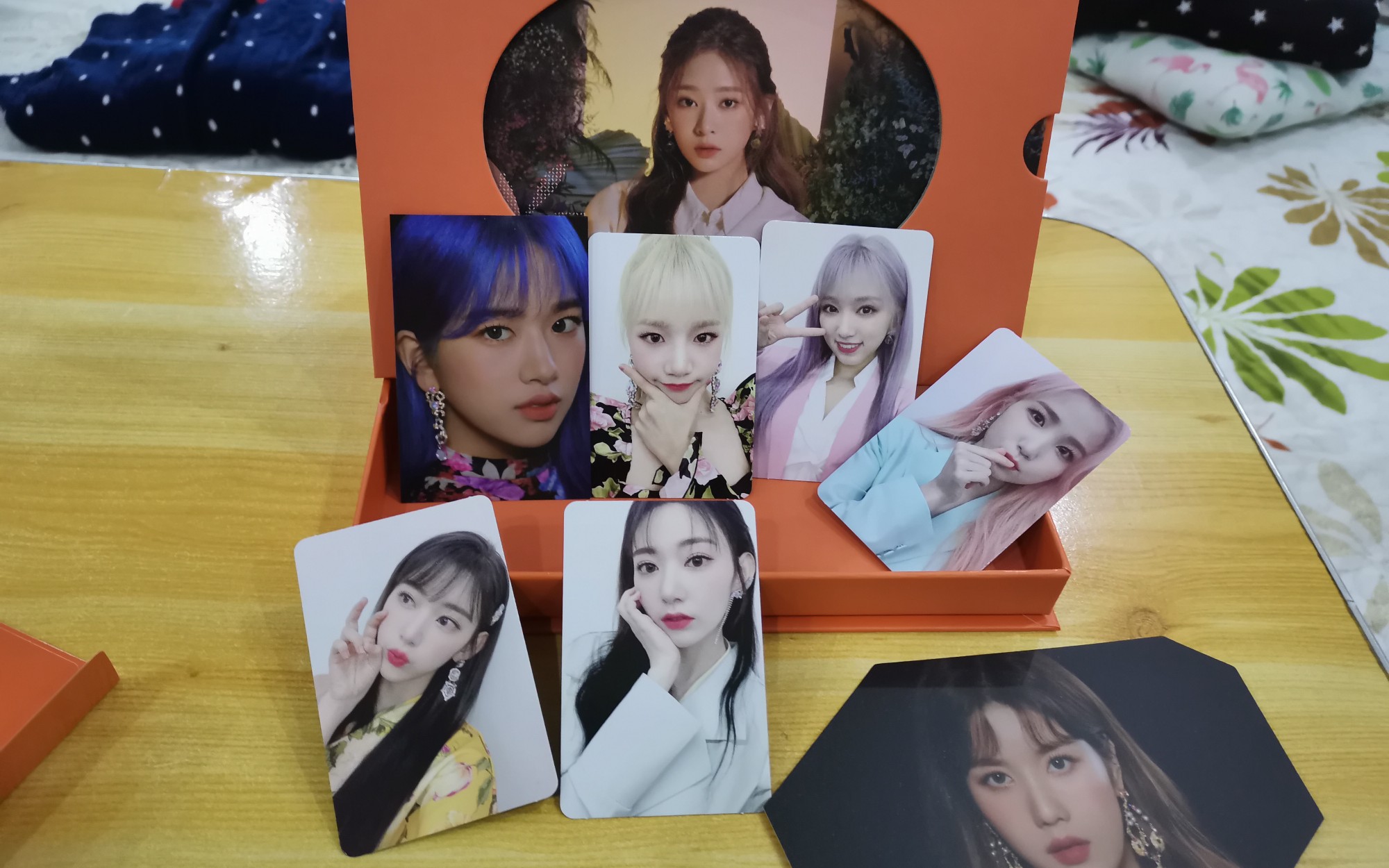 izone专辑-izone正规一辑拆专开箱【日本line手】