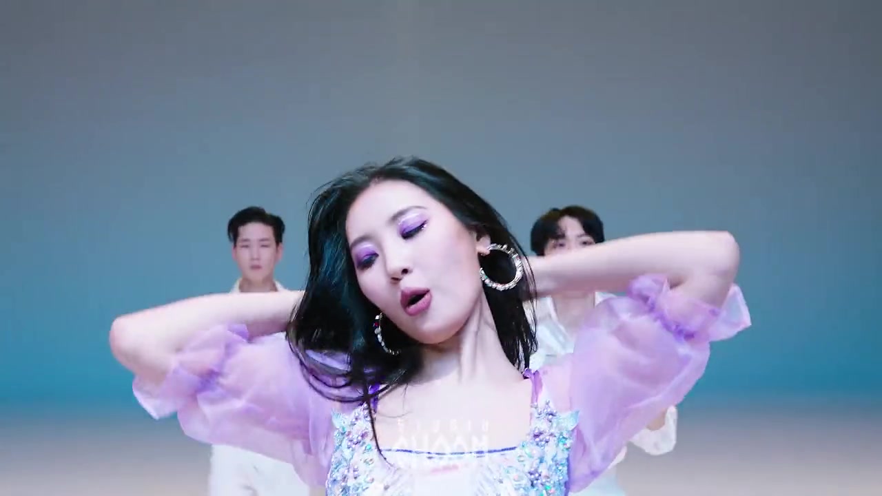 宣美新曲《紫光夜》舞蹈版mv公开,姐的舞台依然绝美!